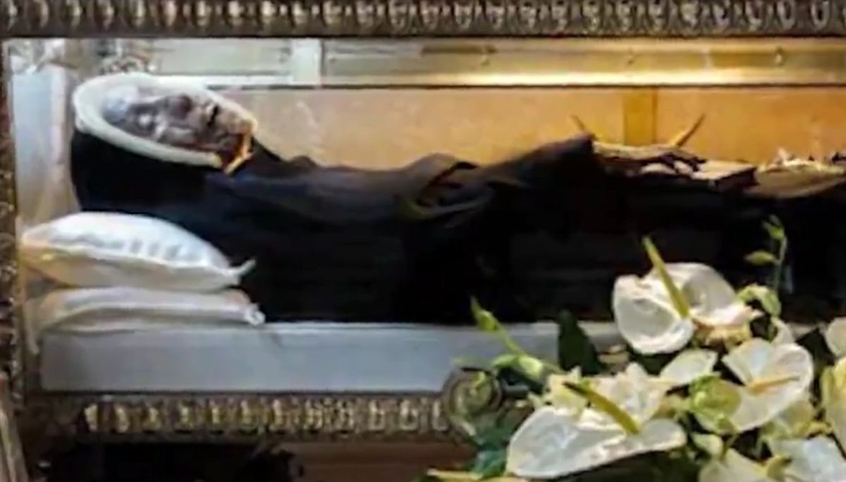 مرگ‌های عجیب و خنده‌دار در دل تاریخ؛ از مرد یونانی مدفون شده زیر لباس تا مرگ بر اثر بلندی ریش!
