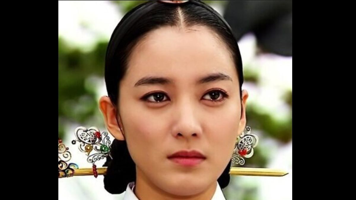 تصویری از همسر واقعی و کم سن و سال بانو جانگ  در سریال دونگی/ عکس