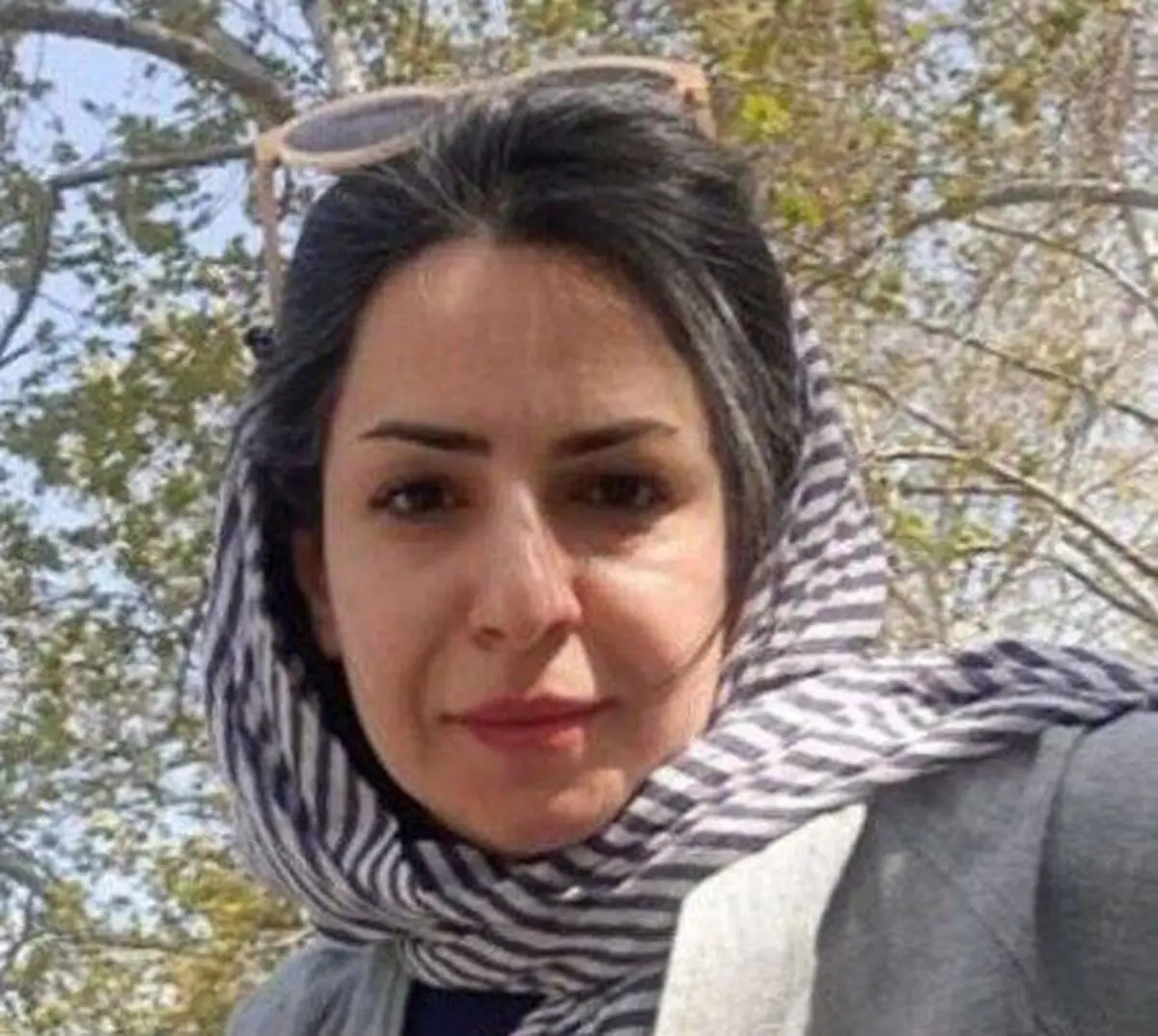 حکم تبعید «مرضیه محمودی» تعلیق شد

