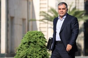 سرگردانی ۴۰ میلیون بشکه نفت ایران روی آب‌ها را کاملا تکذیب می‌کنم/ اساسا نفتی که نتوانیم بفروشیم، نداریم 