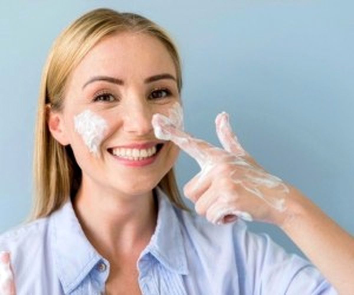 مراحل صحیح شستن صورت پس از آرایش