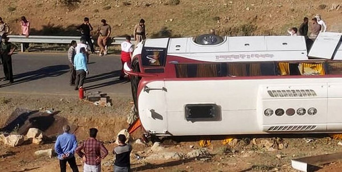 واژگونی اتوبوس در خرم‌آباد یک کشته و ۲۷ مصدوم بر جای گذاشت