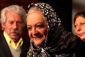 «شهلا ریاحی و دیانا» در نمایی از فیلم درشکه چی؛ سال 1350