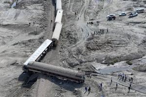 تحویل اجساد ۱۴ جانباخته حادثه قطار مشهد - یزد/ پایان کار پزشکی قانونی

