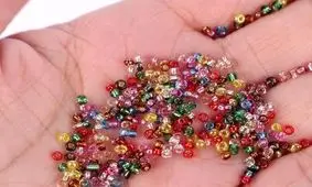 تولید برق با مهره‌های پلاستیکی/ ویدئو
