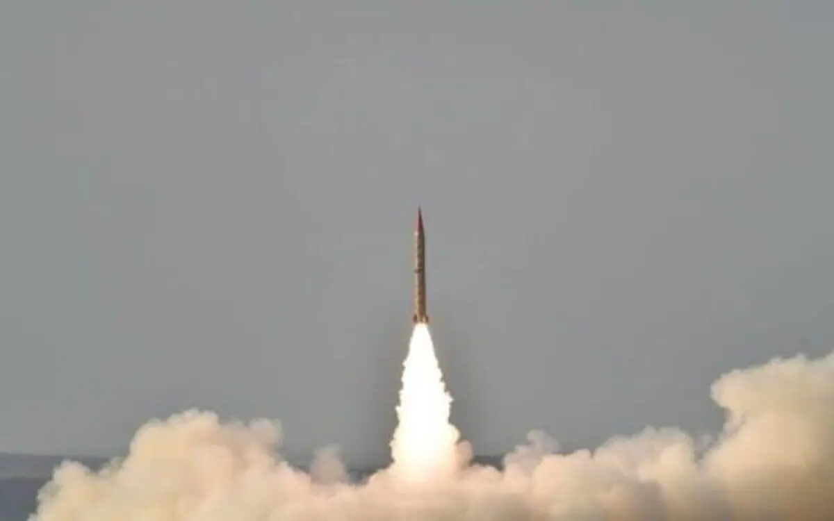ارتش پاکستان مدعی حمله به چند پایگاه موشکی و هوایی هند شد/ اسلام‌ آباد خطاب به دهلی نو: تنش نمی خواهیم اما به هر حمله پاسخ می دهیم/ ویدئو