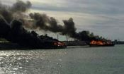 حریق لنج باربری در اسکله بندر چارک/مدیریت بحران وارد عمل شد
