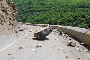 هشدار سقوط سنگ در کندوان/توقف در حاشیه راه ممنوع