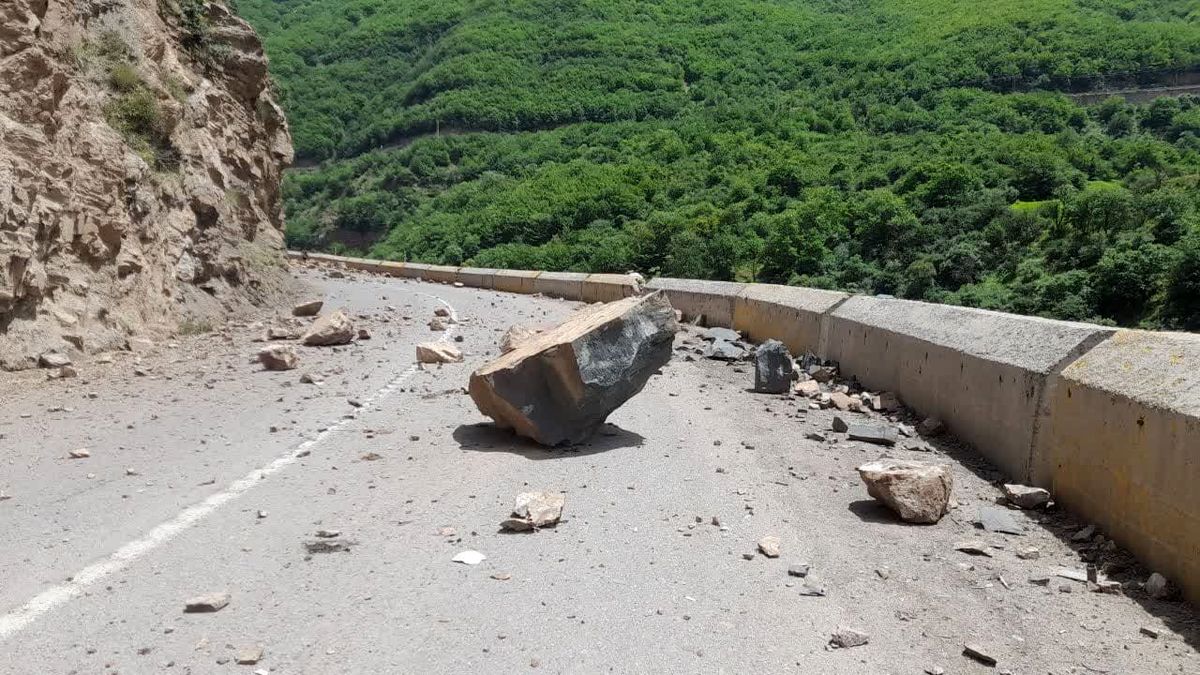 هشدار سقوط سنگ در کندوان/توقف در حاشیه راه ممنوع