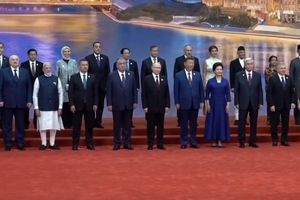 کیف عجیب محافظین در اجلاس شانگهای