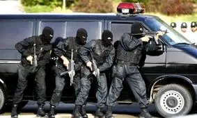 پایان گروگانگیری خانوادگی/ لحظات دلهره آور برای مادر و ۳ دختر