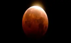 خسوف کامل در آسمان ۱۷ آبان