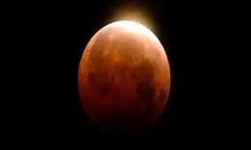 خسوف کامل در آسمان ۱۷ آبان