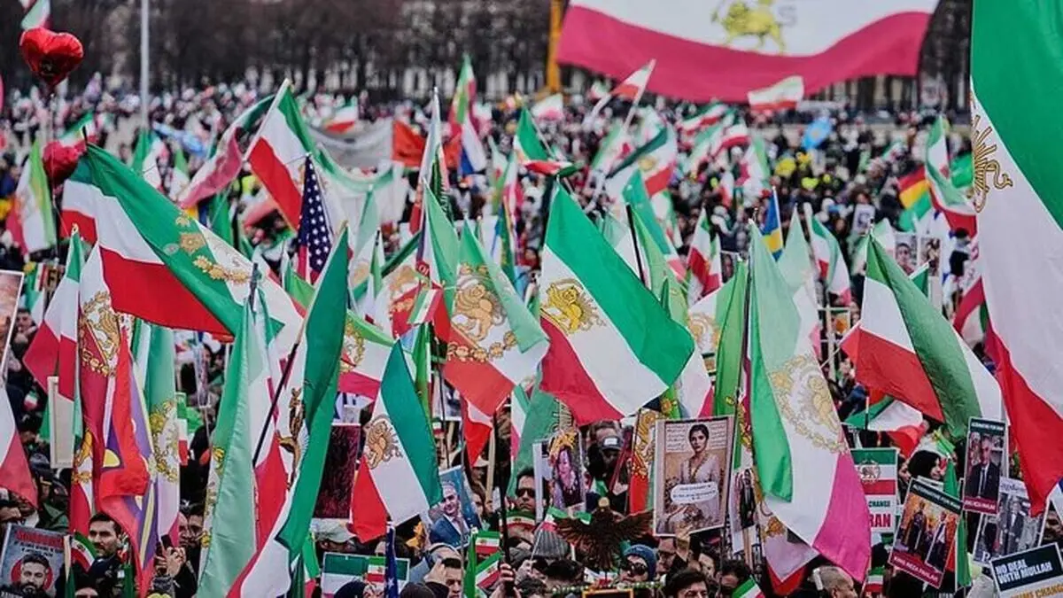 تعداد طرفداران رضا پهلوی در گردهمایی مونیخ به روایت روزنامه فرهیختگان