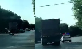 لحظه له شدن مامور پلیس زیر چرخ های کامیون/ ویدئو