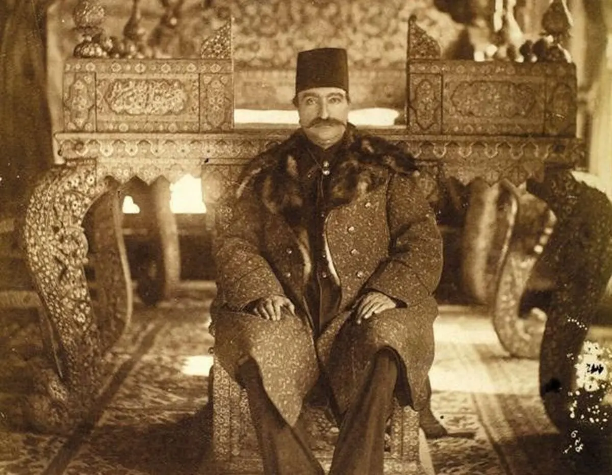  سفر در زمان؛ «حکیم نورمحمود» پزشک یهودی دربار ناصرالدین شاه در میان اعضای خانواده 