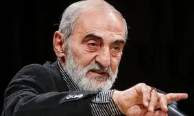 کنایه شریعتمداری به پزشکیان: این کار آب ریختن به آسیاب دشمن است