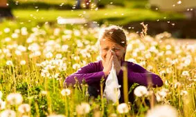 راهکار طب سنتی برای کاهش عطسه و خارش گلو در فصل بهار