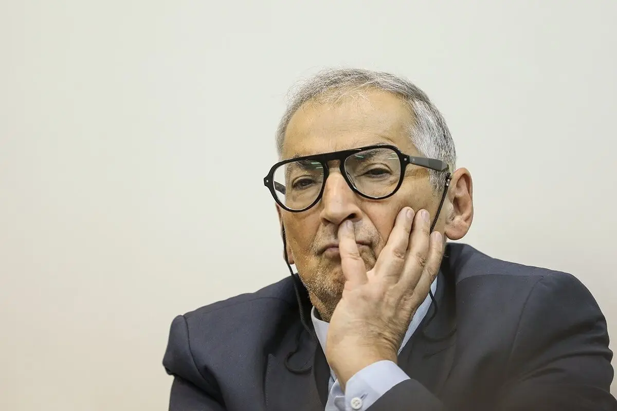 زیباکلام: شاید به حرفم بخندید، ولی بعید نیست ترامپ سال آینده نامزد جایزه صلح نوبل شود

