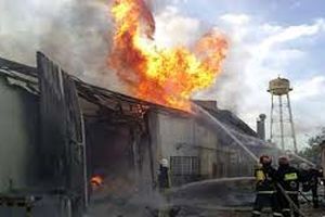 آتش‌سوزی هولناک در کارخانه یونولیت سبزوار