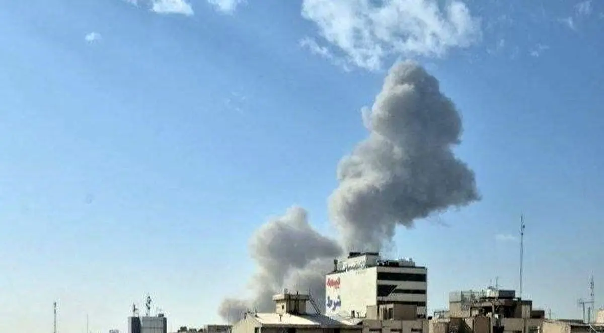 سی و هشتمین روز حمله اسرائیل و آمریکا به ایران/ حمله به فرودگاه ارومیه و خوی و ۲ شرکت کشتی‌سازی در خرمشهر/ حمله به پتروشیمی های مرودشت و پارس جنوبی/ صدای انفجار در شیراز، تهران، قم، قزوین، اهواز، تبریز، مشهد، نطنز، چابهار، اردبیل و یزد