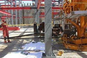 مرگ دلخراش 2 کارگر در حادثه آوار شدن سوله کارخانه شیراز 