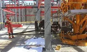 مرگ دلخراش 2 کارگر در حادثه آوار شدن سوله کارخانه شیراز 
