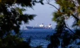 نفتکش ایرانی توقیف شده در یونان به زودی با نفت خود به کشور بازمی‌گردد