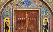 کاخ گلستان یعنی هنر روی دیوار، تاریخی که با کاشی‌ها زنده‌ است/ ویدئو
