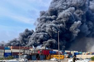 چه کالاهایی در بندر شهید رجایی سوختند؟