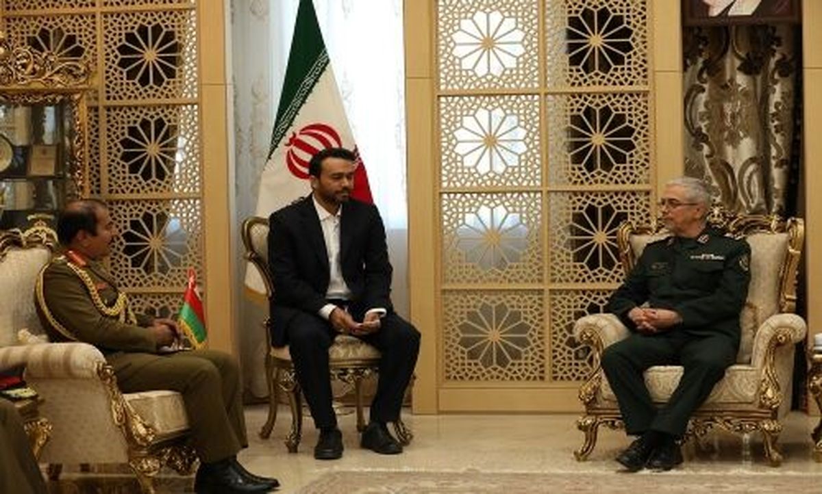 دیدار فرمانده نیروی زمینی ارتش عمان با سرلشکر باقری
