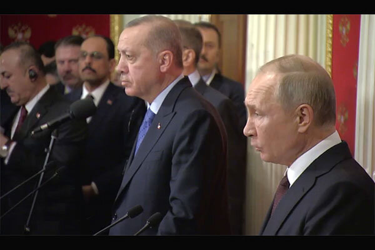 قیافه پوتین در پی ۵٠ ثانیه انتظارش برای رسیدن اردوغان/ رئیس جمهور ترکیه انتقام گرفت؟/ ویدئو

