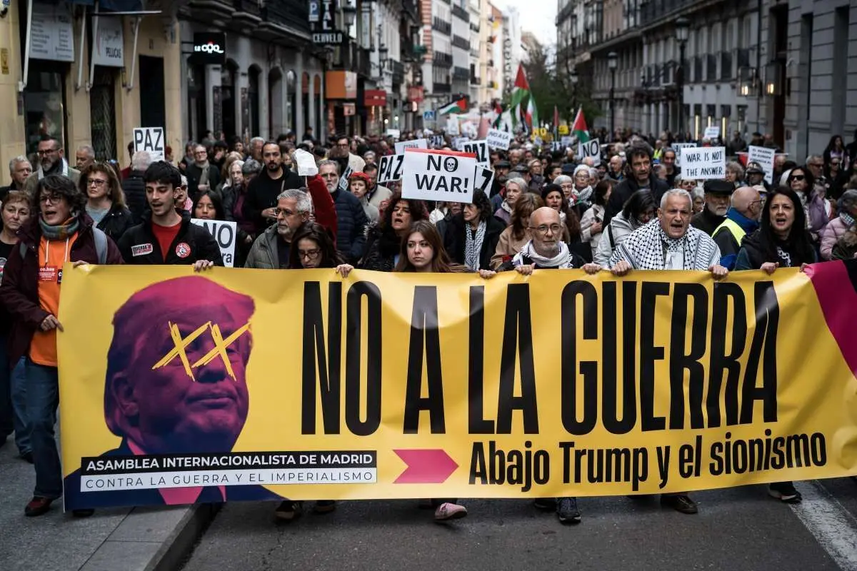 هزاران نفر در پایتخت اسپانیا شعار «نه به جنگ» در ایران سر دادند
