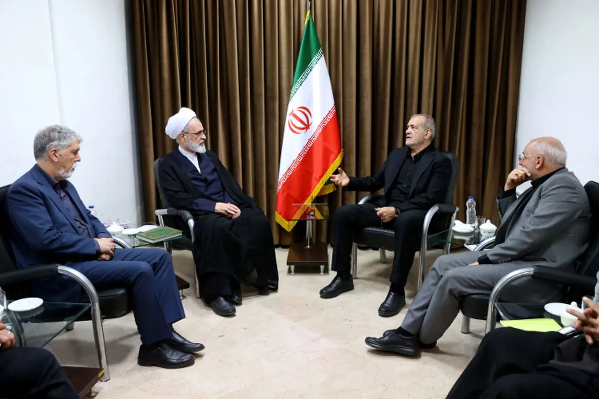 پزشکیان: حفظ وحدت ملی مهم‌ترین ضرورت عبور از شرایط کنونی است/ تقویت سرمایه اجتماعی در گرو ارتباط مؤثر با مردم است/ آیت‌الله اعرافی: دستاوردهای راهبردی جنگ باید در دوره پساجنگ تثبیت شود/ حوزه‌های علمیه آماده همکاری برای حل مسائل اجتماعی کشور هستند