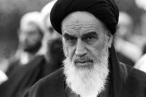 امام خمینی (ره): غلط می‌کنی قانون را قبول نداری، قانون تو را قبول ندارد/ ویدئو