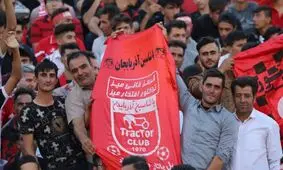 تاخیر در آغاز دیدار تراکتور و پرسپولیس/ حضور ۹۰ هزار تماشاگر به جای ۴۹ هزار نفر/ ویدئو
