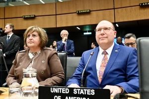 نماینده آمریکا در آژانس: ایران با عمل به تعهدات خود، اعتمادسازی کند/ ایران تنها کشور فاقد سلاح هسته‌ای جهان است که اورانیوم غنی‌شده با خلوص ۶۰ درصد تولید می‌کند