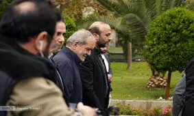 تریبون ها علیه مسعود پزشکیان و دولتمردانش؛ موافقان دیروز رئیسی در صف منتقدان امروز رئیس جمهور!