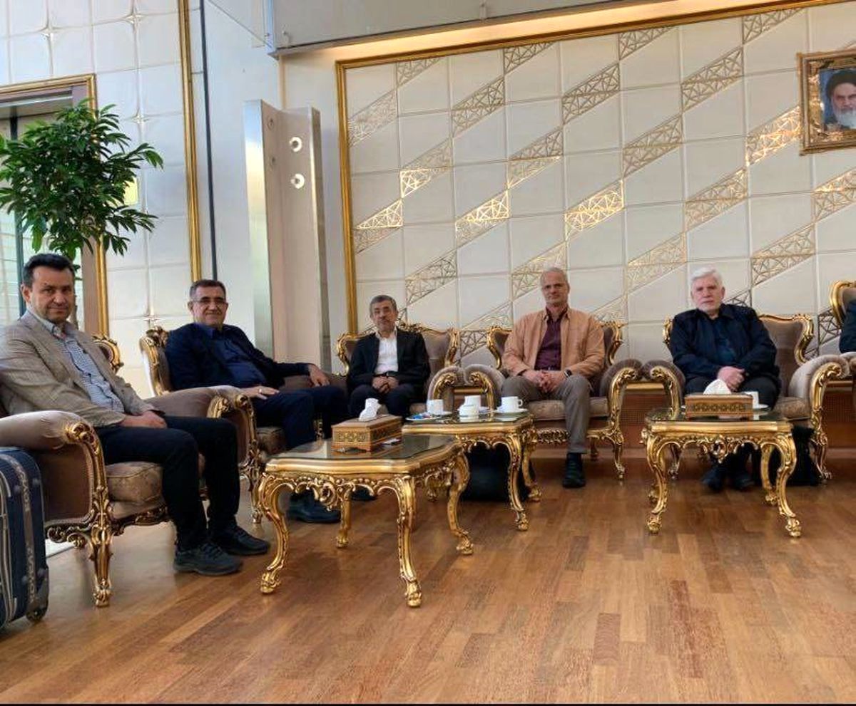  احمدی نژاد ایران را ترک کرد 