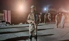 آزادی ۱۵۵ مسافر قطار از چنگ تروریست‌ها در پاکستان/ ۲۷ گروگانگیر کشته شد