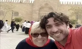داستان عشق پیرزن ۸۲ ساله انگلیسی به جوان ۳۶ساله مصری/ ویدئو