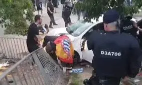 زیر گرفتن هواداران بازی اسپانیول - بارسلونا توسط راننده خانم/ ویدئو