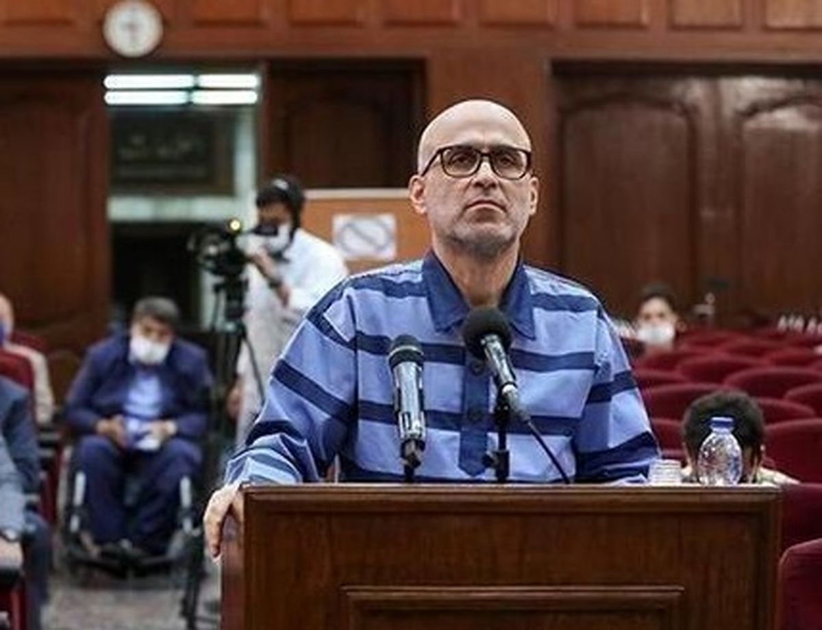 محکومیت قطعی اکبر طبری به ۱۲ و نیم سال حبس/ او باید ۷۴ ضربه شلاق هم بخورد