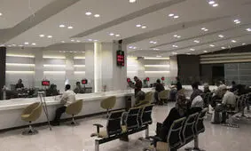 بازداشت مدیر و کارمند بانک به‌علت ارائه خدمات بانکی به زن بدون حجاب