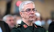سفر به تاریخ؛ «سرلشکر باقری» در 23 سالگی در حال نماز خواندن پشت سر «شمخانی» در جبهه