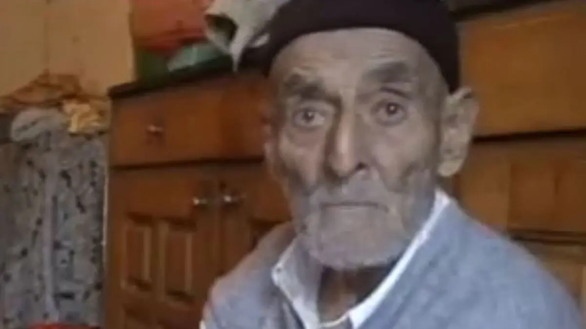 این پیرمرد سه پادشاه قاجار؛ دو پادشاه پهلوی و دو رهبر جمهوری اسلامی را دیده است!