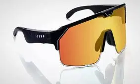 Chamelo لنزهایی برای عینک معرفی کرد که رنگ آن‌ها با یک ضربه تغییر می‌کند/ ویدئو

