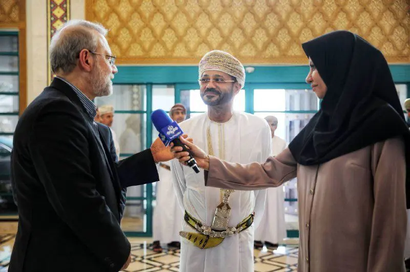 مصاحبه علی لاریجانی با صداوسیما بعد از دیدار با وزیرخارجه عمان/ دبیر خندان شعام در قاب تصویر + عکس