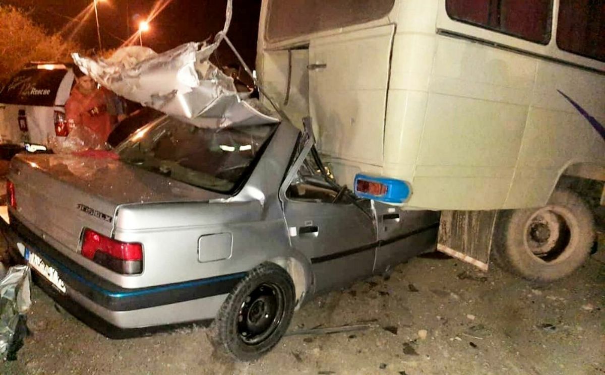 تصادف در جاده بندر خمیر هرمزگان ۱۹ مجروح و یک فوتی بر جا گذاشت