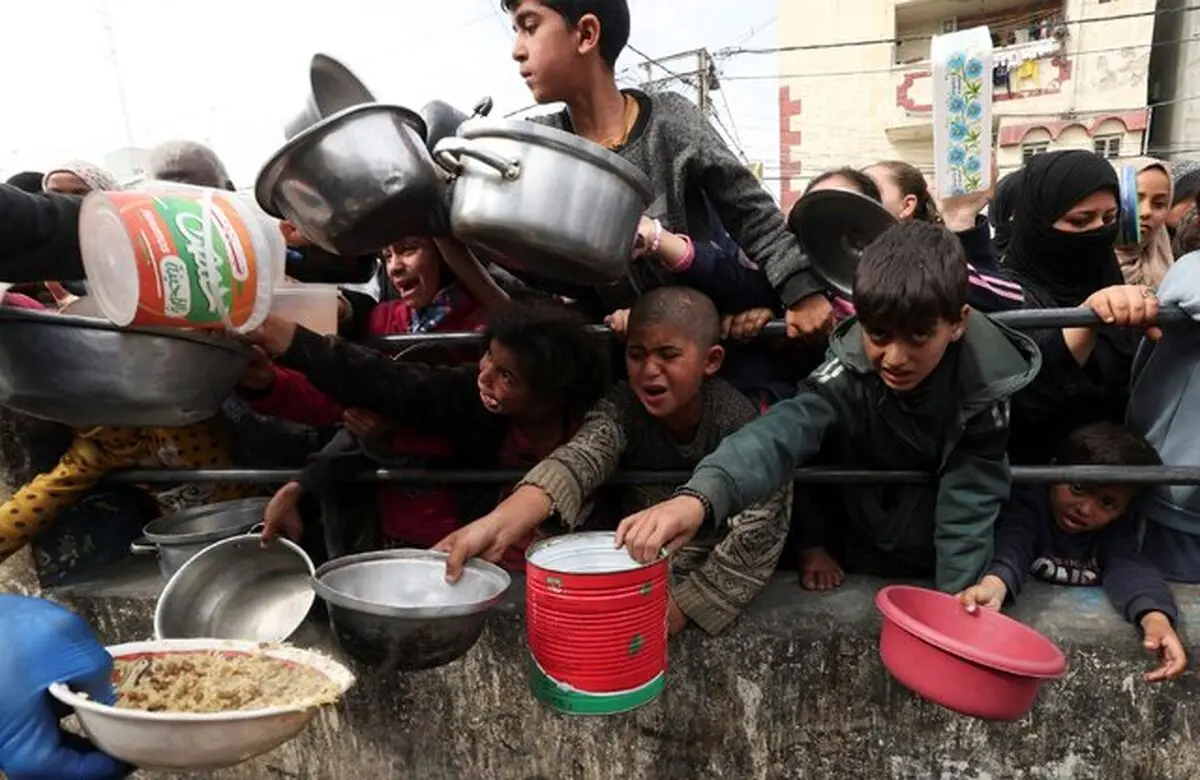 ادامه کشتار فلسطینیان در صفِ دریافت کمک‌های بشردوستانه در غزه

